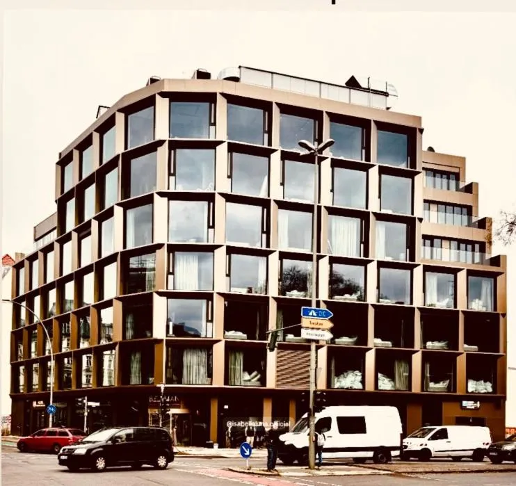 Bellman Hotel