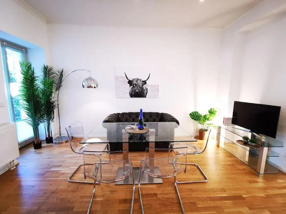 INVAL l Rockchair Apartments l modern Maisonette in City Center “Mitte” 2 Bedrooms Boxspringbeds 2 Bathroom welcomes you!