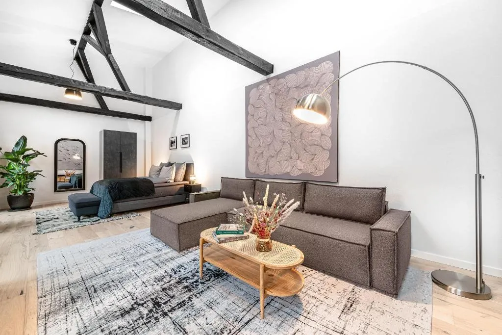 Mitte Loft on 2floors, 150 Qaudratmeter, 2BRs, 2Bathrooms, living room, dinning room up to 8 ppl