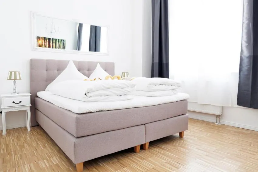 SC 01 l Rockchair Apartments l Cozy Family & Business 2 Bedrooms Balcony Elevator Boxspringbeds welcomes you!