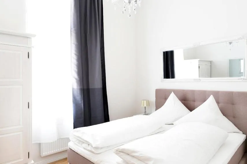 SC 03 l Rockchair Apartments l Cozy Family & Business 2 Bedrooms Balcony Elevator Boxspringbeds welcomes you!