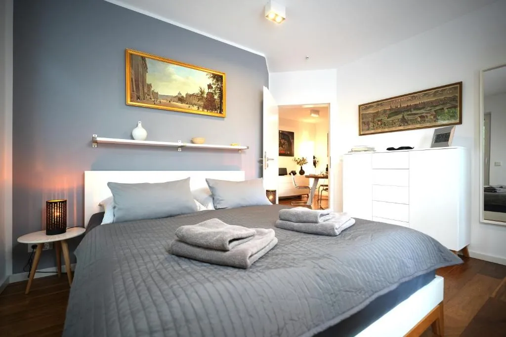The Berlin Getaway / 80qm in Berlin’s Historic Diplomatic Quarter