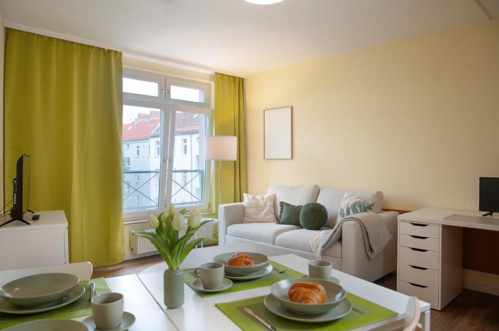 2-Zimmer City Apartment Berlin Mitte 50m2 – U-Bahn Leopoldplatz by Rooms Berlin