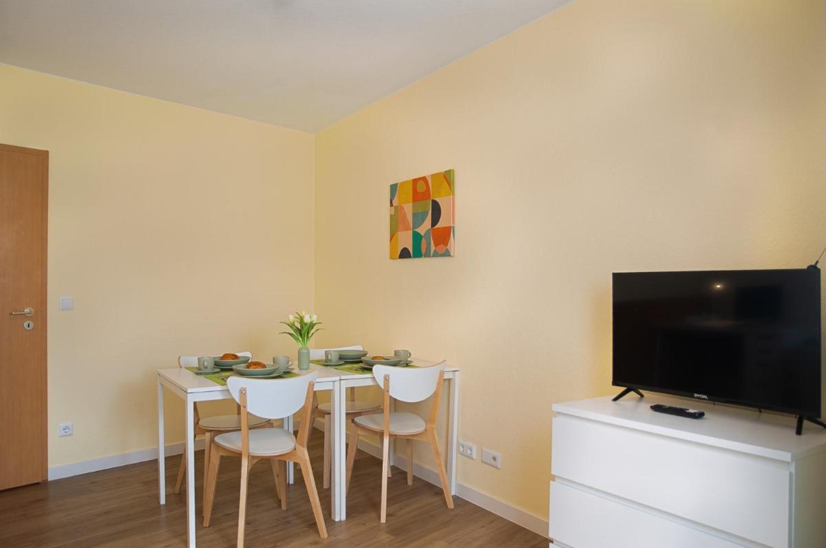 2-Zimmer City Apartment Berlin Mitte 50m2 – U-Bahn Leopoldplatz by Rooms Berlin