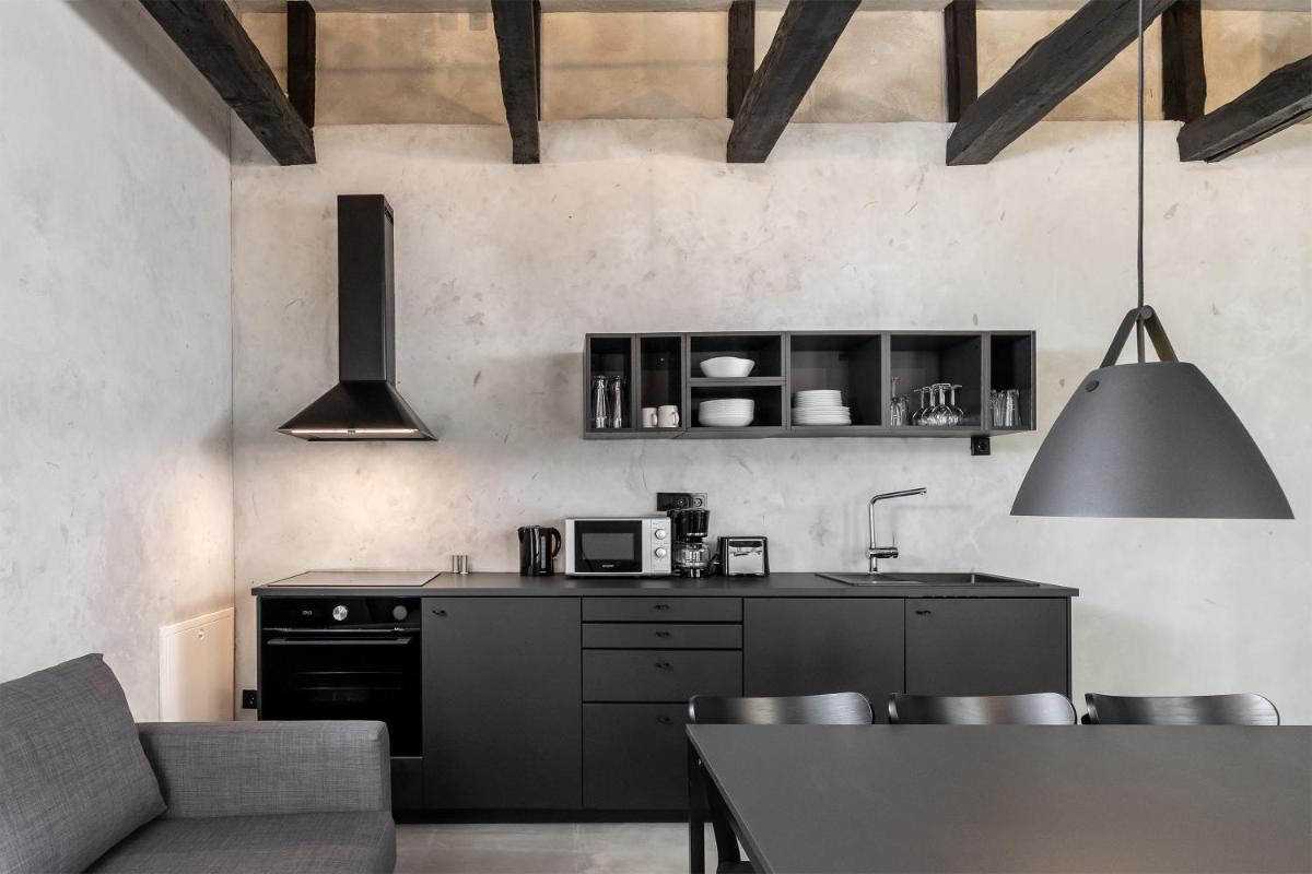 COOLEST Apartment in Berlin, easy Check-in, close to center, Black & White Maisonette #6