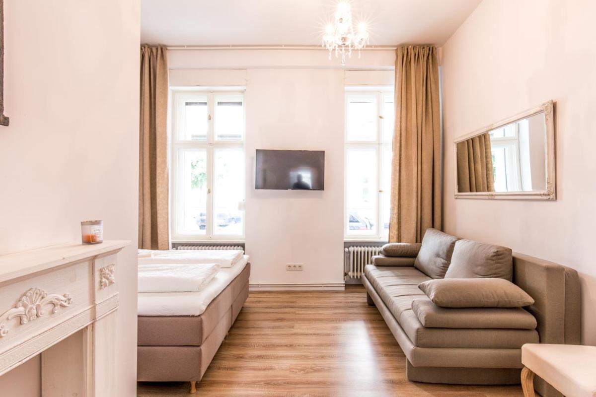 FRITZ by ROCKCHAIR Apartments l SUPERHOST Status l 3 Bedrooms Boxspringbeds 2 Bathrooms 2 Kitchen – Cozy Family & Business Flair welcomes you!