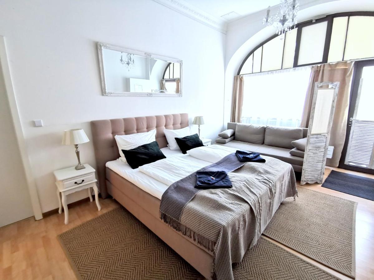 GASTEIN by ROCKCHAIR Apartments l SUPERHOST Status l 2 Bedrooms Boxspringbeds 1,5 Bathrooms – Cozy Family & Business Flair welcomes you!