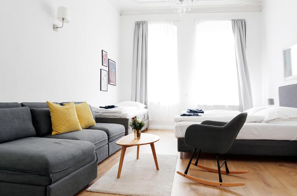 GREIF by ROCKCHAIR Apartments l SUPERHOST Status l 2 Bedrooms Boxspringbeds in City Center – Cozy Family & Business Flair welcomes you!
