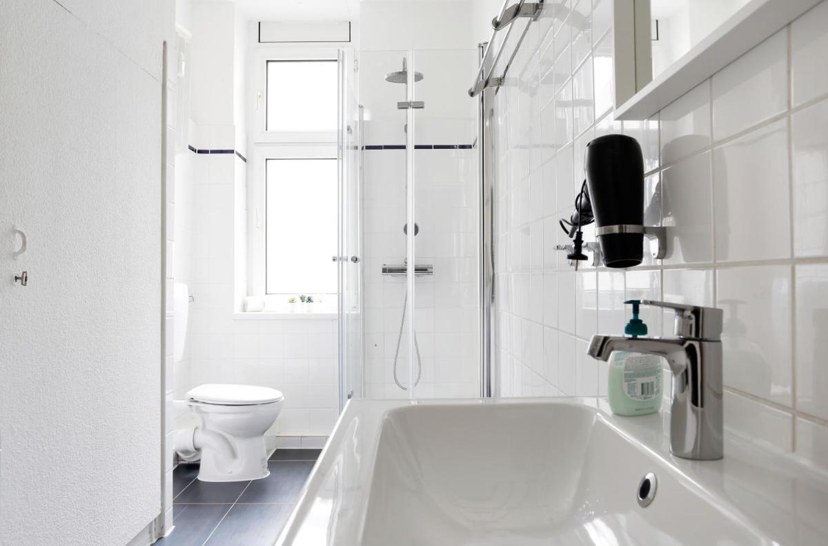 GREIF by ROCKCHAIR Apartments l SUPERHOST Status l 2 Bedrooms Boxspringbeds in City Center – Cozy Family & Business Flair welcomes you!
