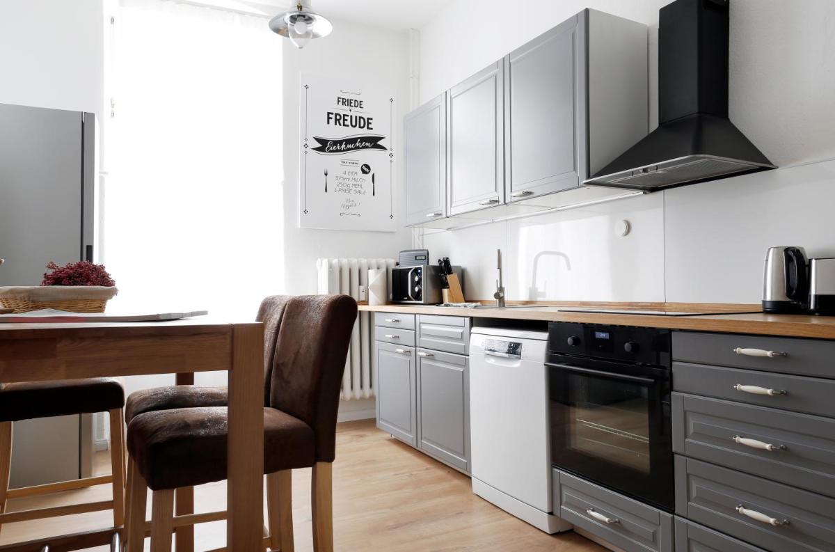GREIF by ROCKCHAIR Apartments l SUPERHOST Status l 2 Bedrooms Boxspringbeds in City Center – Cozy Family & Business Flair welcomes you!