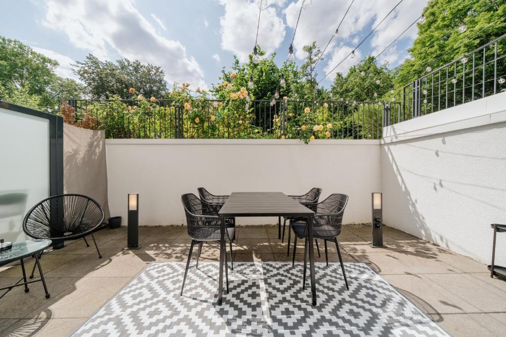 Homely Berlin – Huge Terrace, Modern, Quiet, Near Kudamm