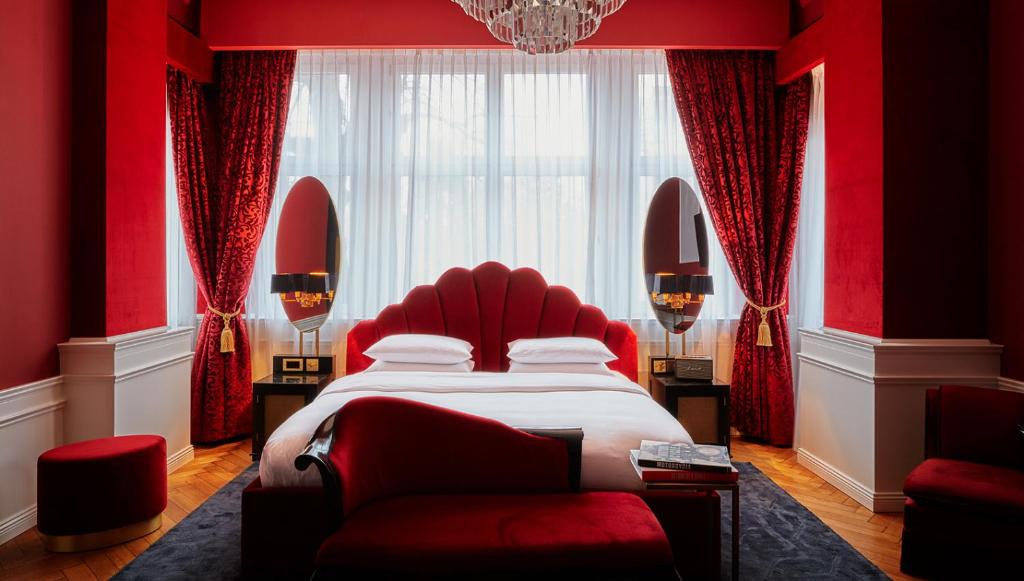 Provocateur Berlin, part of Sircle Collection