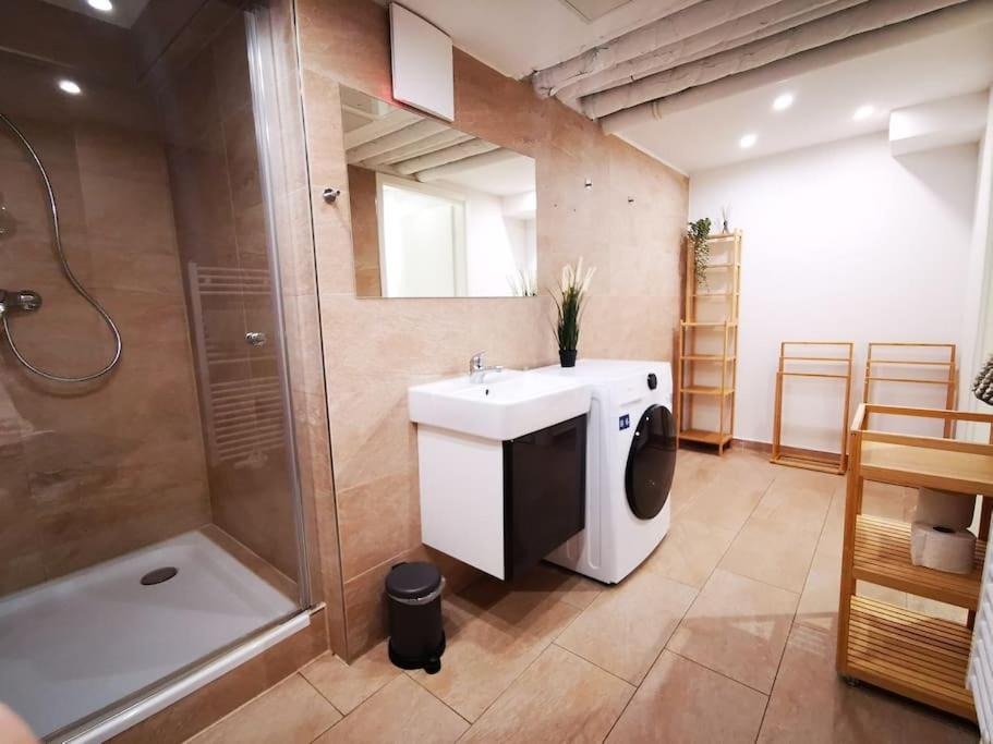 SC 00 LOFT by ROCKCHAIR Apartments l SUPERHOST Status l Unique & Style Loft 205 sqm 2 Floors Tablefootball Tabletennis 3 Bathrooms Boxspringbeds welcomes you!