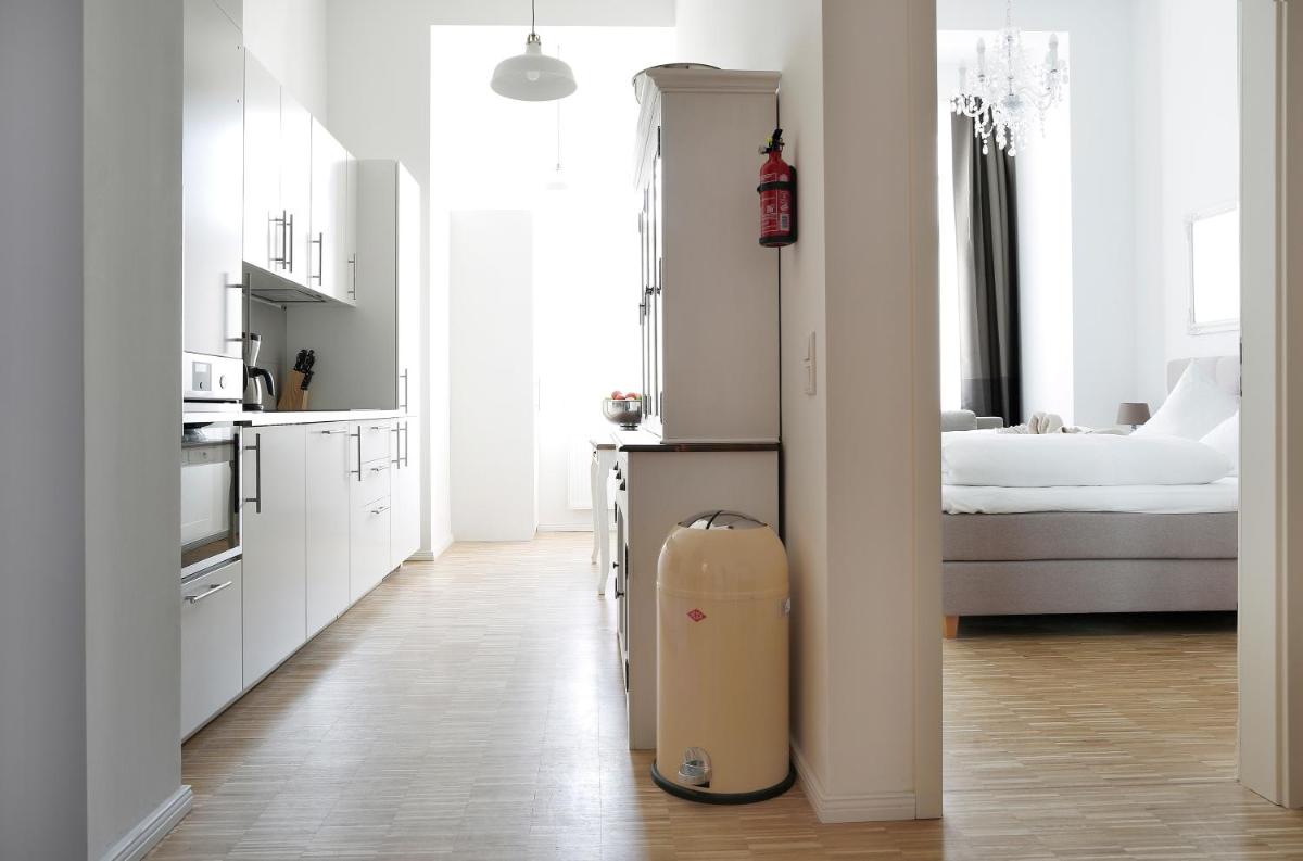 SC 02 by ROCKCHAIR Apartments l SUPERHOST Status l 4 Bedrooms Boxspringbeds 2 Bathrooms Balcony Elevator – Cozy Family & Business Flair welcomes you!