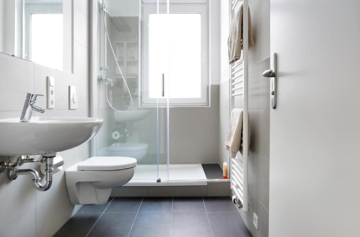 SC 02 by ROCKCHAIR Apartments l SUPERHOST Status l 4 Bedrooms Boxspringbeds 2 Bathrooms Balcony Elevator – Cozy Family & Business Flair welcomes you!