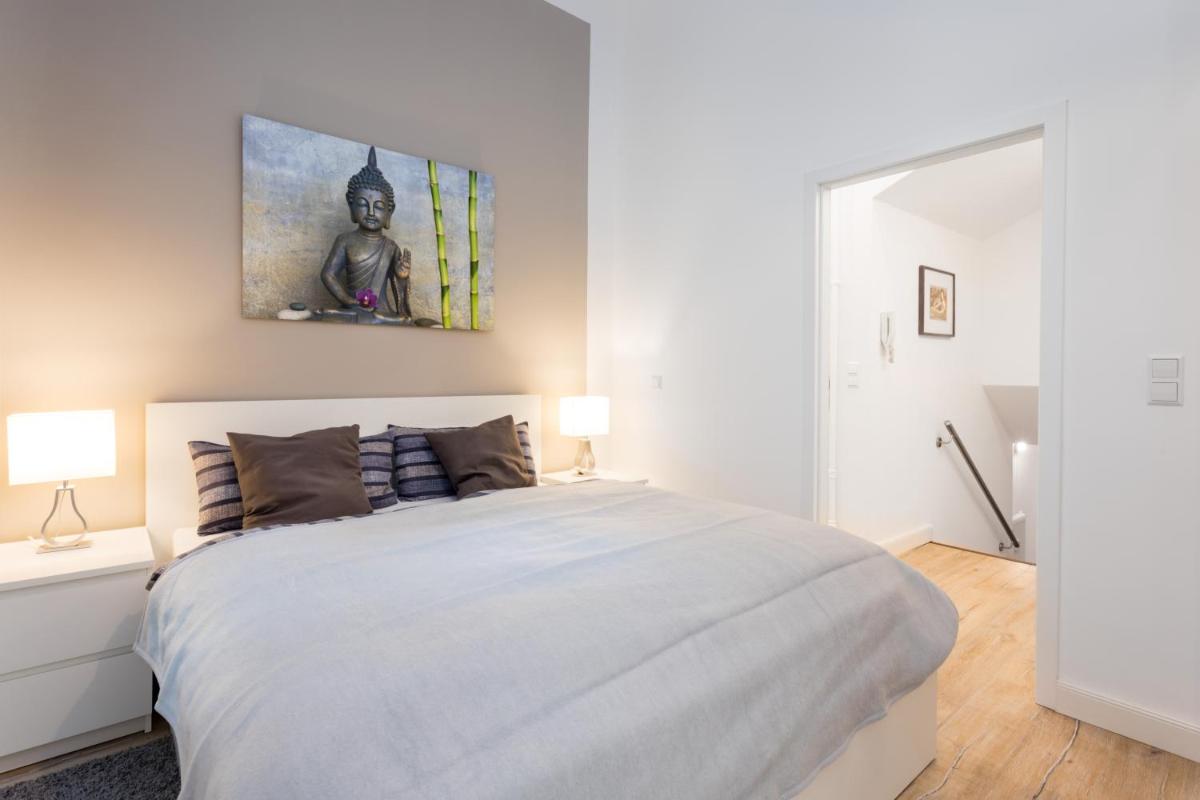 The Düsseldorfer, 1 BR, 1 living room, group & family friendly, ideal for 2 – 4 Guests