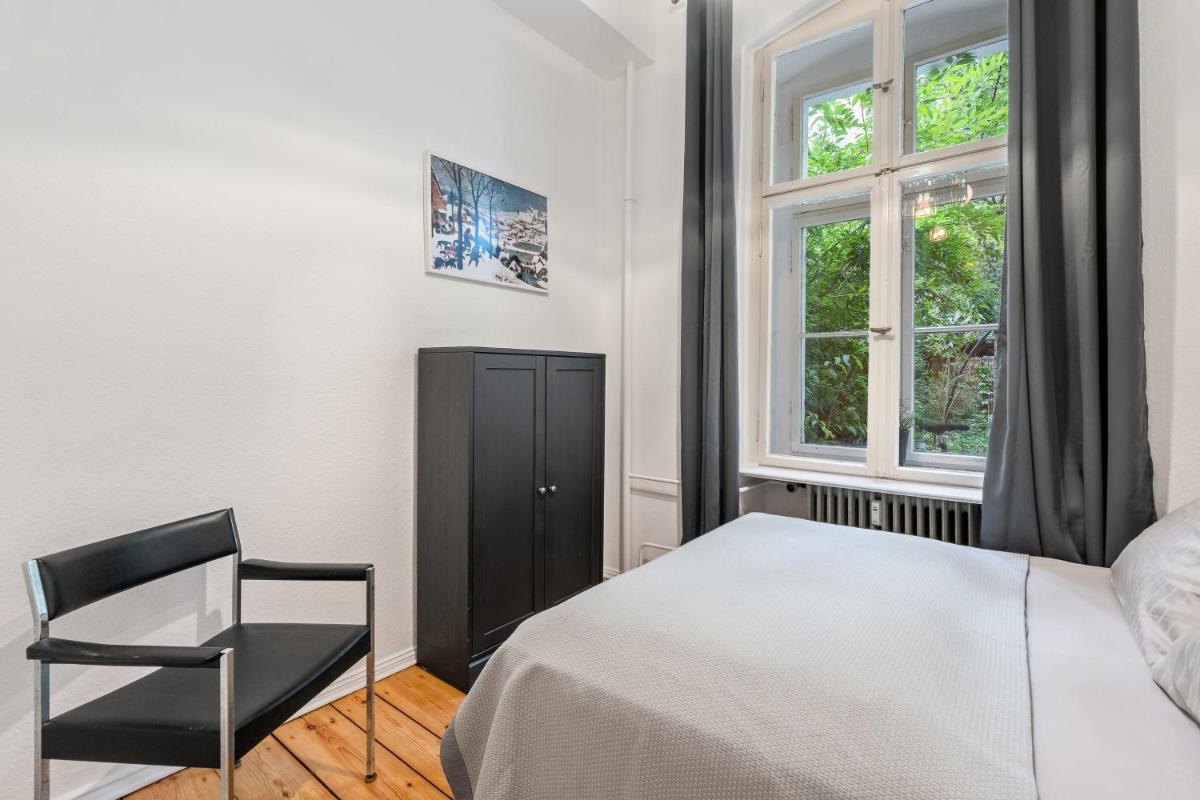 The Gleditsch – Central Schöneberg location, 1BR, 1 living room, group friendly, ideal for 2 – 4 Guests