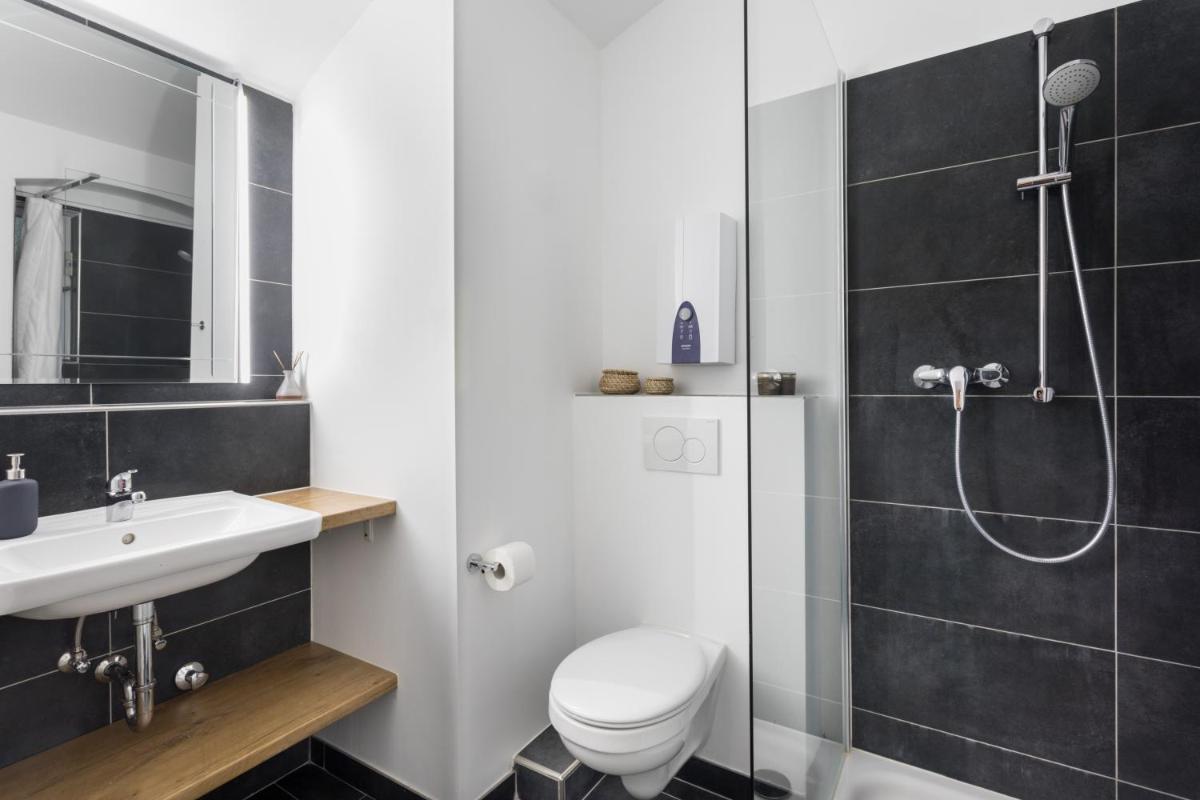 The Goethe Group Loft, 2 BR, 2 bath rooms, one living room, family friendly, 2-5 Guests