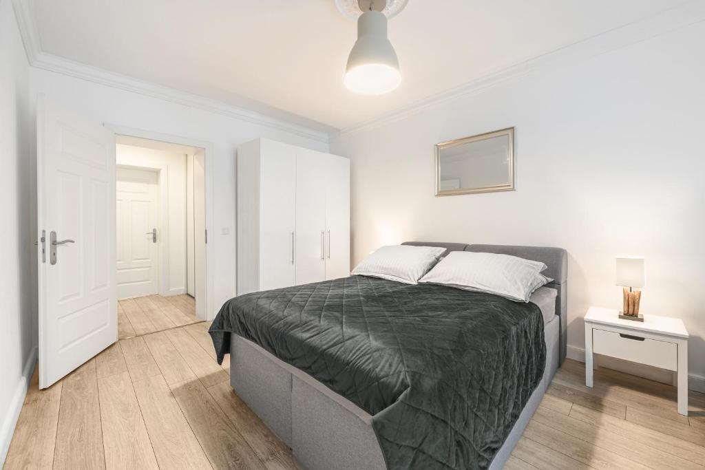 The Lachmann Group Apartment, 2BR, one living room, 2 bathrooms, family friendly, 4 – 7 Guests