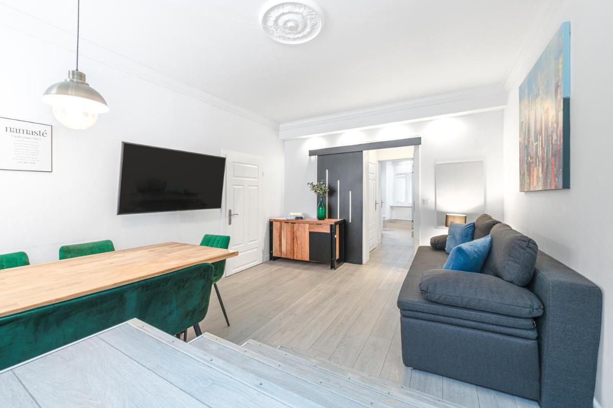 The Lachmann Group Apartment, 2BR, one living room, 2 bathrooms, family friendly, 4 – 7 Guests