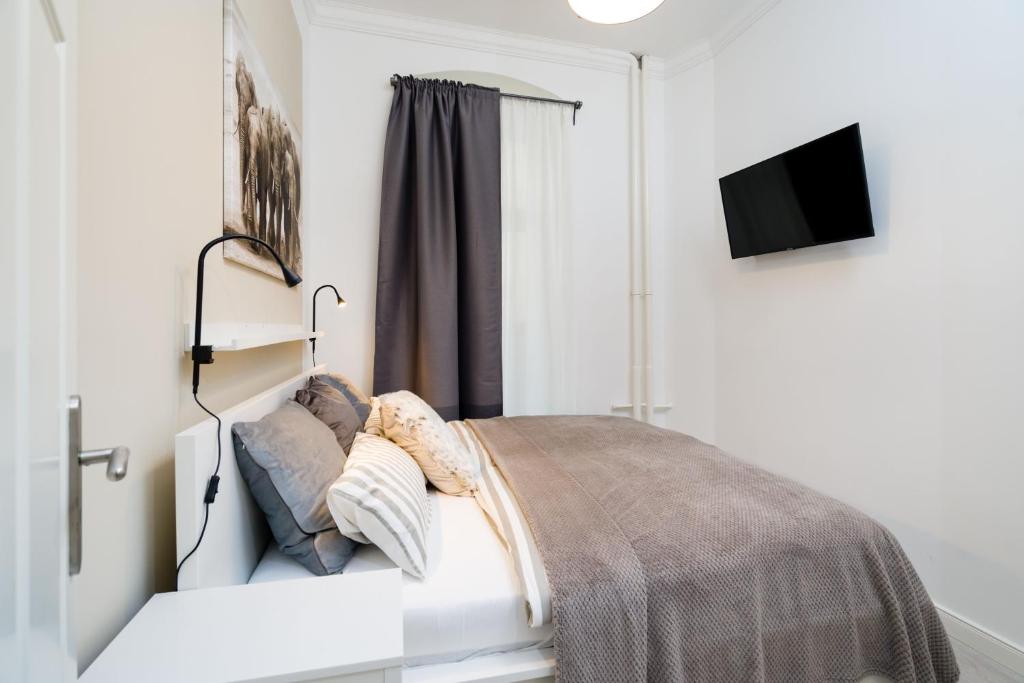 The Lohmeyerstr III, lovely 2 BR, group & family friendly, 2- 4 Guests