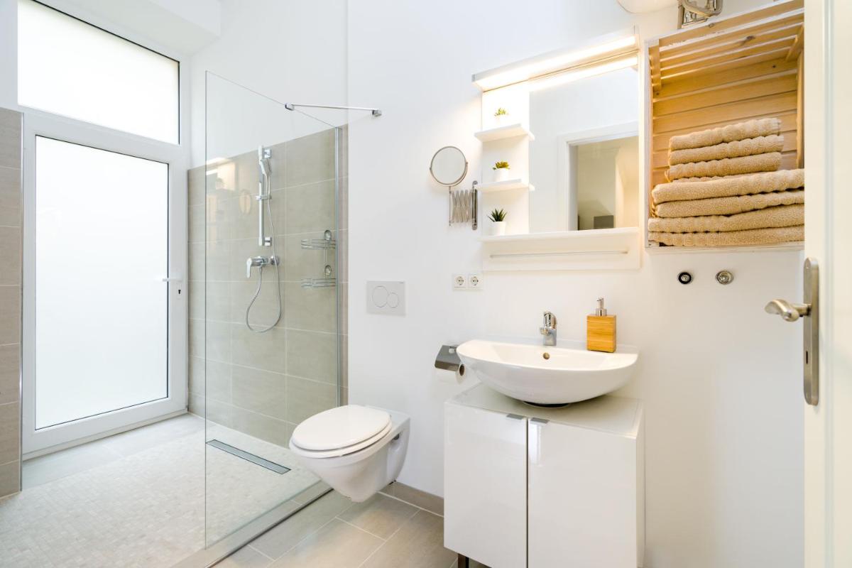 The Lohmeyerstr III, lovely 2 BR, group & family friendly, 2- 4 Guests