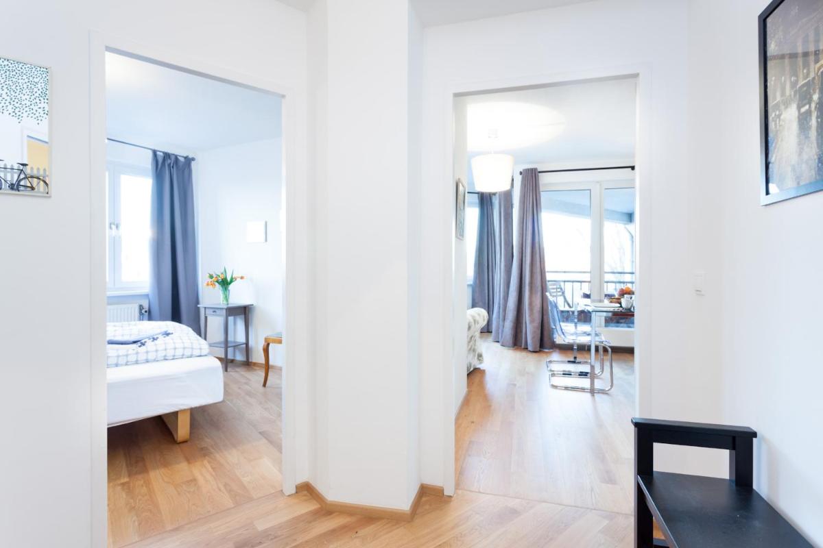The Maybach – rooftop living XBerg, 1BR, 1 living room, group & family friendly, 2 – 4 Guests