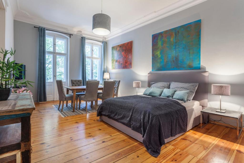 The Paul, Cozy 3 Bed room apartment, group & family friendly, central location, ideal for 4 – 7 Guests